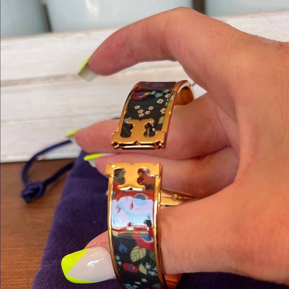 NWT Tory Burch Kira Raised Red and Blue Enamel Hinged Bracelet 7mm - Picture 7 of 9